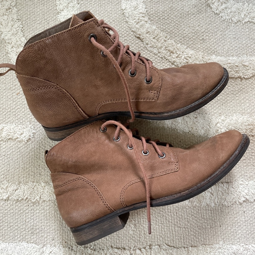 Women’s size 6.5 Sam Edelman Lace Up Ankle Boots